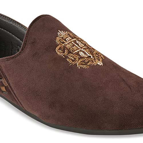 Image of Regal Men Velvet Embroidered Ethnic Slip Ons
