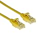 ACT CAT6 kabel sieciowy, U/UTP LSZH LAN, cienki kabel 3,8 mm Slimline, elastyczny kabel Snagless Ethernet z wtyczką RJ45, do stosowania w centrach danych, 2 metry, żółty, DC9802