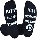 Weiche Stoffsocken sind ideal für Teenager-Jungen und -Mädchen, da sie beim Fußballschauen nicht stören. Diese Socken sind auch großartige Scherzgeschenke für Fußballfans. Alle Wörter sind direkt in die Socken eingewebt, anstatt aufgedruckt zu sein, wodurch ein Abblättern vermieden wird. Diese neuartigen und lustigen Socken werden Ihre Freunde garantiert zum Kichern bringen.