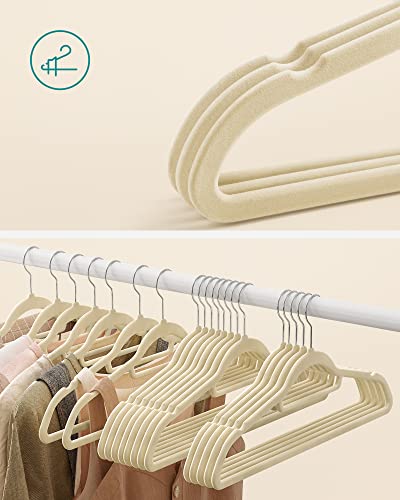 Miniatura 3 de SONGMICS Percha de Terciopelo, Juego de 20, Antideslizantes, con Barra Corbata y Gancho Giratorio 360°, 0,6 cm Espesor, Ahorra Espacio, 43,5 cm Largo, para Abrigo Pantalón, Beige CRF020M20
