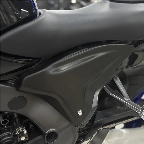 Caches moto MT09 protègent le carénage arrière des projections