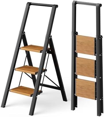 Attestierer Trittleiter 3 Stufen klappbar,Tritthocker aus Aluminium | Leiter mit Handlauf,150kg Tragfähigkeit,Anti-Rutsch Füße & Trittstufen,Innen- & Außeneinsatz,Holzoptik Design,