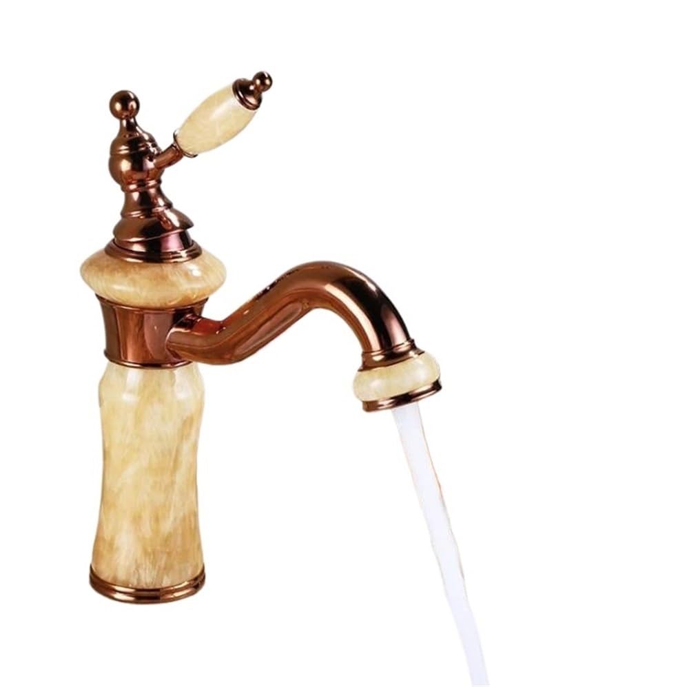 Robinet de lavabo en laiton or rose pour une routine beauté matinale apaisante
