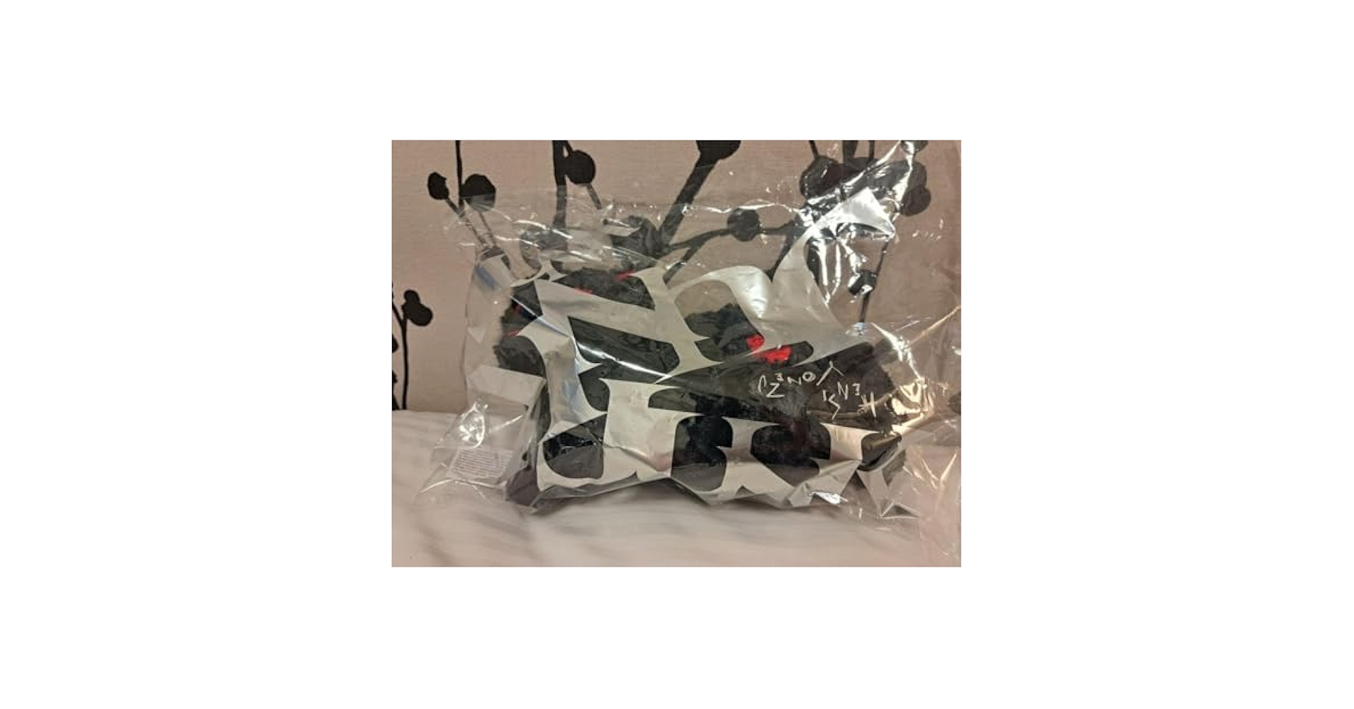 Amazon.co.jp: リイシューねこちゃん BLACK AND RED 米津玄師 黒