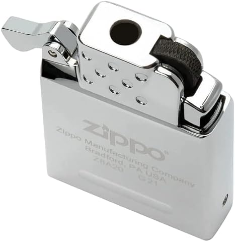 Zippo Zapalniczka gazowa - żółty płomień 65815, wiatroszczelna zapalniczka wielokrotnego napełniania Zippo, wykonana z metalu z charakterystycznym zamkiem błyskawicznym "click", kolor srebrny, świetny