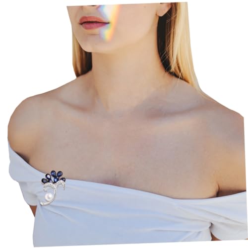 Boutonniere en cristal et perles rose gold pour un costume de mariage elegant - 4