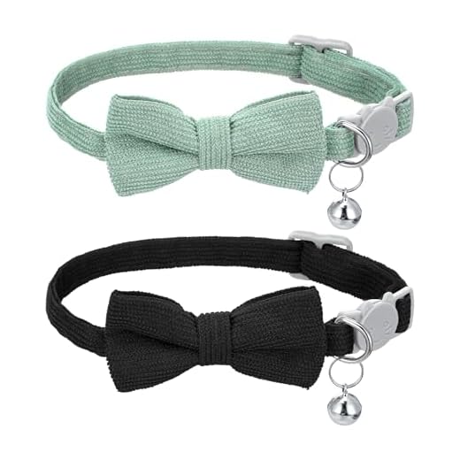 2 Stück Halsband Katzen Glocke Weiches Cordhalsband für Kleine Katzen mit Glöckchen und Fliege Verstellbar Sicherheitsfliege für Hochzeiten Halloween Weihnachts Ankleide