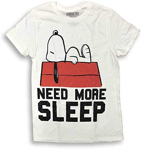 футболка need more sleep.