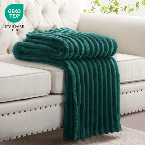 RUIKASI Kuscheldecke Flauschig Decke Dunkelgrün - 150x200cm Fleecedecke Sofadecke Couchdecke für Wohnzimmer Deko Tagesdecke Blanket… – Ansicht 4