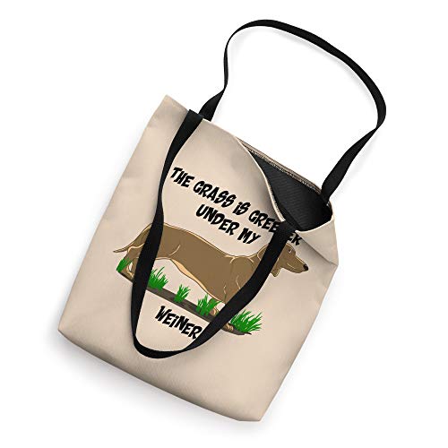 Bolsa tote divertida con chiste de dachshund: 'La hierba es más verde debajo de mi salchicha' miniatura 2
