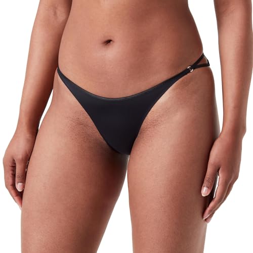 SEMPLICITÀ E FASCINO: Creato nel 1968, il marchio Calvin Klein è famoso per il suo look inconfondibile, che lo ha reso da subito un’ispirazione per il mondo della moda. Il brand americano è caratterizzato da un’estetica minimalista.