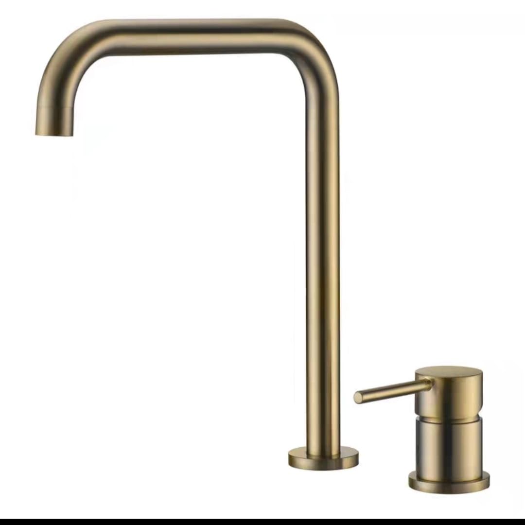 Mitigeur de bain or brossé au design élégant et finition durable pour salle de bains moderne