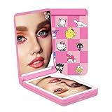 Design Hello Kitty: lo specchio cosmetico con luci presenta un elegante design di Hello Kitty e amici, aggiungendo un'incantevole opera d'arte Core in un piacevole colore rosa che ti ruberà il cuore