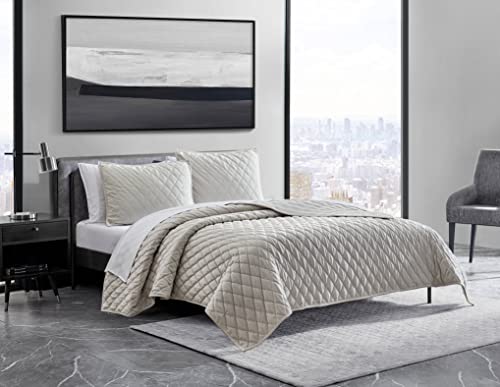 Vera Wang - King Quilt Set, Luxurious Velvet Bedding With Matching Shams, Lightweight Home Decor (Diamond Velvet Natural Ivory, King) #TOP4