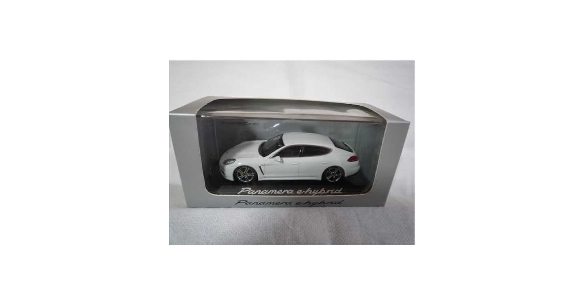 ミニチャンプス　1/43　パナメーラSハイブリッド Amazon.co.jp: 1/43 MINICHAMPS（ミニチャンプス） ポルシェ