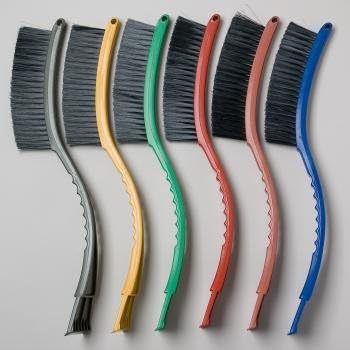 Snow Brush With Ice Scraper [48 Pieces] Product Description: Snow Brush With Ice Scraper On The End 20 Inches Long, 6 Different Colors: Black,Yellow,Green,Red,Orange/Red, And Blue.