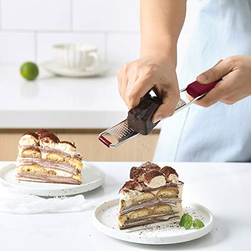 Foto von 2 Stück Zester Reibe, Parmesanreibe Zitronenreibe aus Edelstahl mit Schutzabdeckung, Küchenreibe Für Zitrusfrüchte, Hartkäse, Ingwer, Schokolade, Muskatnuss und Trüffel