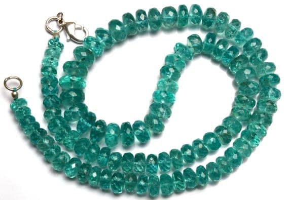 Perles de apatite naturelle facettée de 6-9mm pour créer vos bijoux de vacances d'été