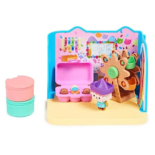 LA CASA DE MUÑECAS DE GABBY - SALA DE MANUALIDADES BEBÉ BOX - Sala de La Casa de Muñecas de Gabby con 1 Figura de Bebé Box, 2 Accesorios, 2 Caja Sorpresa y 2 Muebles -6064151- Juguetes Niños 3 Años +