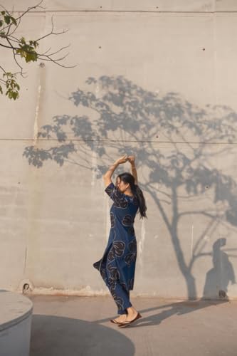 Image of GoSriKi Women's Rayon Viscose Straight Printed Kurta with Pant