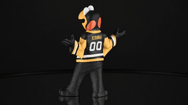 Amazon.com: McFarlane Toys- Iceburgh (Pittsburgh Penguins) NHL 8in