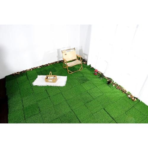 Set di 36 piastrelle di prato artificiale, 30 x 30 cm, piastrelle per terrazze e tappeto per esterni, morbido prato artificiale per balconi, terrazze e animali domestici, colore verde