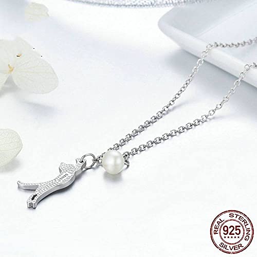 Collier chat perlé tendance minimaliste aux finitions uniques