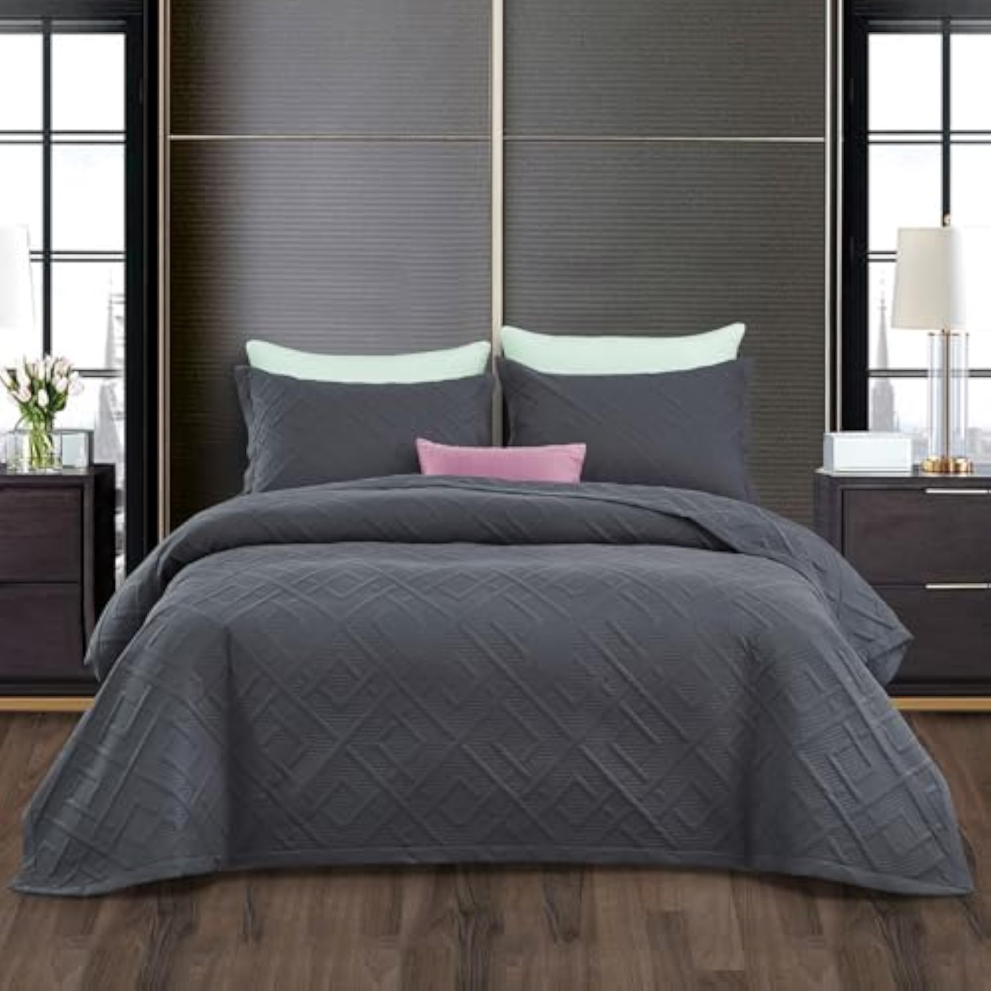 Geometric Pattern Quilt Set, King Size, Ultrasonic Quilting