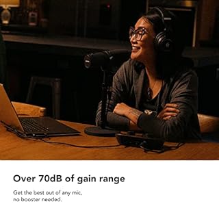 Focusrite Vocaster One — Interfaccia per la registrazione di podcast per un conduttore solista. Usa il gain automatico, la funzione Enhance e il muto per creare podcast in maniera facile