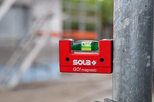 Sola GO! magnetic - Mini-Wasserwaage magnetisch aus glasfaserverstärktem Kunststoff - Sola Magnet-Wasserwaage klein mit V-Nut für Rohre - kleine Pocket-Wasserwaage magnetisch