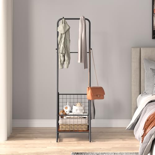VECELO Perchero de metal con diseño anticaídas, árboles de pasillo que ahorran espacio con cesta de acero, organizador de ropa pequeño con 2 prácticos rieles de tela y espacio para zapatillas,