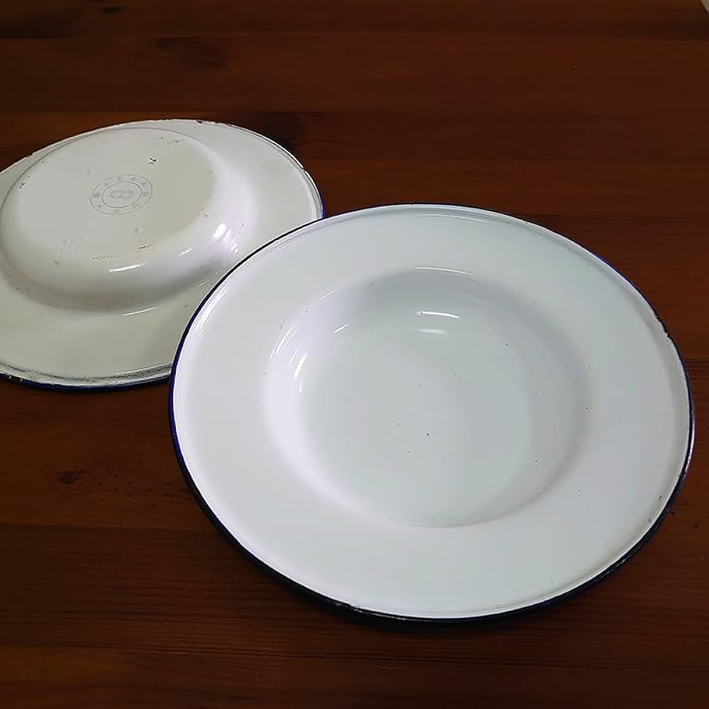 Amazon | 台湾レトロホーロー 琺瑯 マル皿 トレイ（Φ18cm） 白