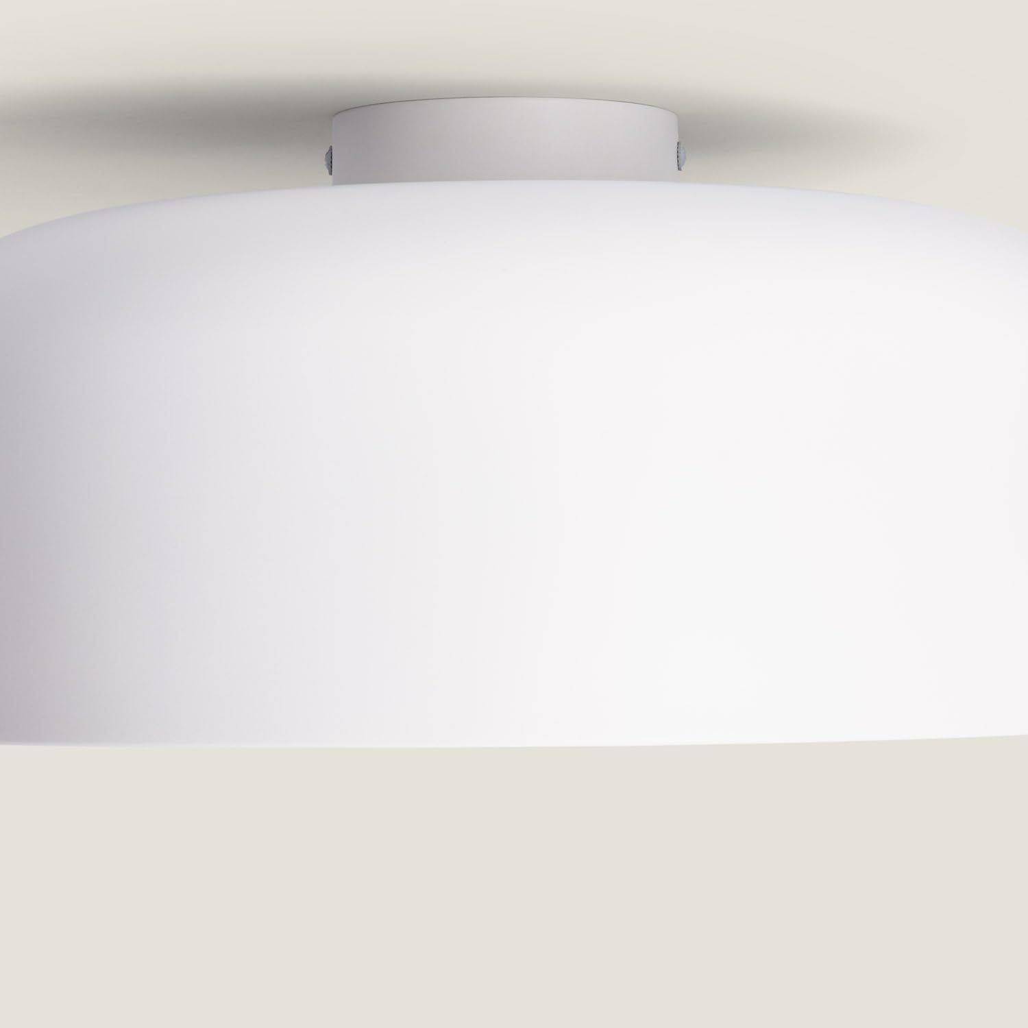 LEDKIA Plafoniera Metallo Lumpur Bianco | Compatibile con Lampadina E27 fino a 20W | Design Moderno e Resistente | Facile Installazione | Ø35 cm, Altezza 18 cm