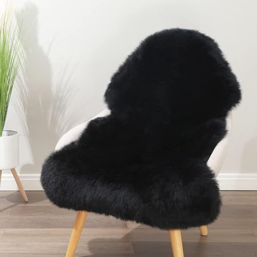 AMFUN Faux Lammfell Schaffell Teppich, Longhair Flauschiger Teppich, Flauschiger Schaffell Lammfell Fellteppich Waschbar, Weicher Fell Carpet für Stühle Sofa Schlafzimmer(Schwarz, 60 x 90 cm)