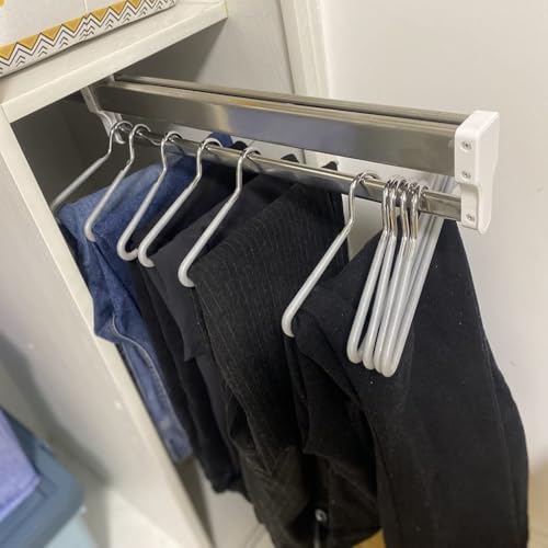 Tringle de placard de traction extensible pour organiser facilement les vêtements de saison