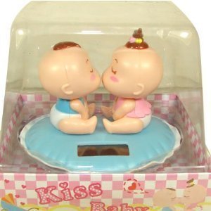 Solar Powered Bobble Head Kissing Boy And Girl Home Decoration Car Decoration