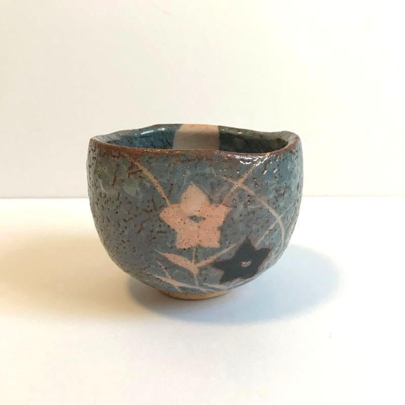 Amazon.co.jp: 志野焼 源九郎窯 加藤健 造 鼠志野 茶碗 桔梗紋 共箱