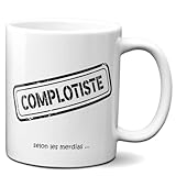 Le mug du Complotiste pour un cadeau humoristique à une personne qui se pose beaucoup de questions et doute de qu'on dit chaque jour sur les médias.
