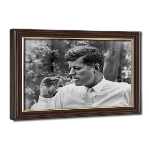 Tableau suspendu JFK smoking 20x30cm | Idéal pour la déco de votre bureau ou studio