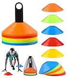 ⚽ [Materiales duraderos de primera calidad] Utiliza material PE de alta calidad, no tóxico e inodoro, resistente al desgaste, nticongelante, antigrieta. La conos deportivos de fútbol está hecha de mano de obra fina, tiene buena dureza, anti-apretón, anti-pisadas, no importa cómo se amasa, volverá a su forma original en el siguiente segundo.