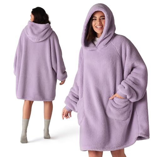 BEDSURE Manta con capucha con mangas – Suéter de peluche como regalo para mujeres – Manta portátil para vestir para adultos Manta con mangas suave y cálida regalo para novia, madres, lavanda, 95 x 85