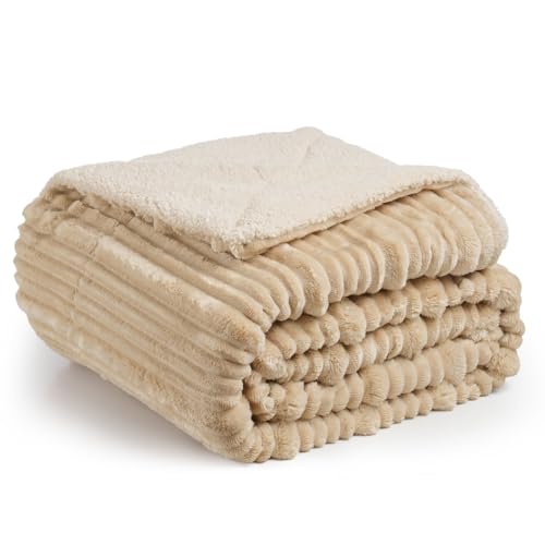 Kuscheldecke Flauschig 100x150 – Weiche Fleecedecke und Sofadecke mit Deko Streifen – Warme Cord Decke als Couchdecke, Tagesdecke und Überwurf für Wohnzimmer und Bett