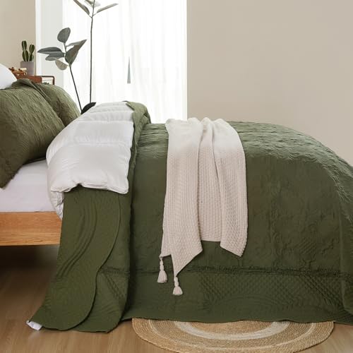 Image of EVENHUG Oversized Quilts Set King Size 3 Piece Bedding Set Reversible Bedspread with 2 Pillow Shams Coverlet Lightweight Soft Bed Cover for All Season(120 inchX120 inch,Olive Green)