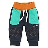 Mit viel Liebe zum Detail, einem unverwechselbarem Design, bequemer Passform und hochwertigen Materialien - so überzeugt die Baby- und Kindermode von sigikid. Mode, die Spaß macht und gern von Kindern getragen wird; Lieblingsstücke zum Kuscheln, Toben und Spielen