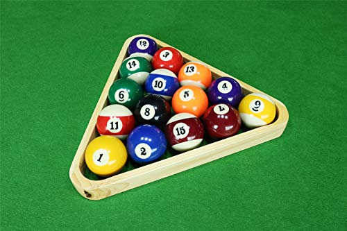Table de billard équipée de billes et de triangles en bois