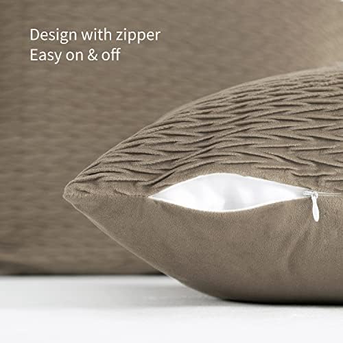 Amazon Brand - Umi Brown Cushion Covers Pack of 2, Soft Velvet Cushion Cover 45 x 45 cm (18" x 18"), Decorative Throw Pillow Cases 2 Pack For Sofa Couch Home Bedroom