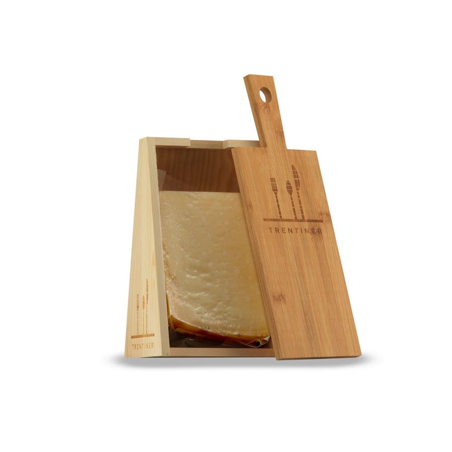 Teca di Legno con Tagliere e Trentingrana 1 kg | Idee Regalo Trentiner