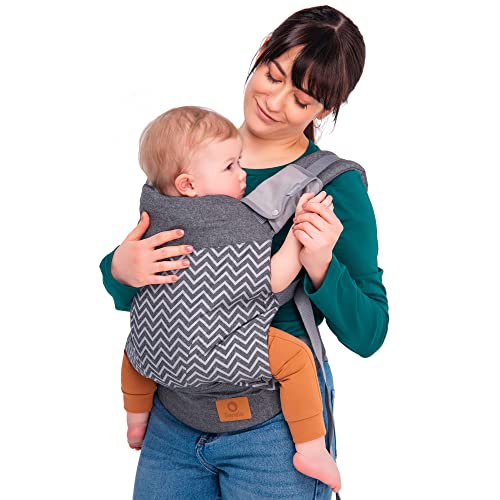 COMFORT DEL BAMBINO E GENITORE: Il marsupio distribuisce correttamente il peso garantendo il comfort anche dopo un uso prolungato. L'ampia regolazione utilizzata sul sistema di fibbie e cinture di sicurezza include il massimo comfort. Il marsupio è molto semplice da indossare