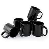 klassische einfarbige Kaffeetassen mit glänzender glatter Oberfläche