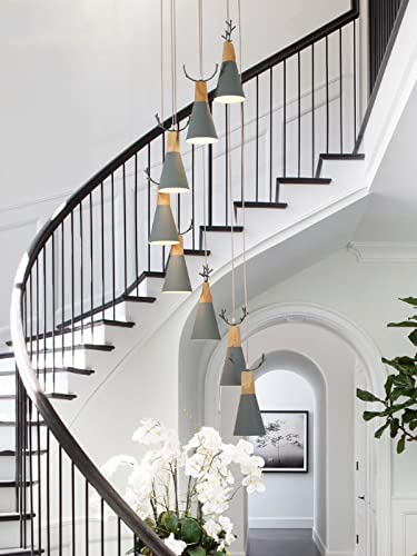 Suspension escalier longue et rotative au style minimaliste pour duplex